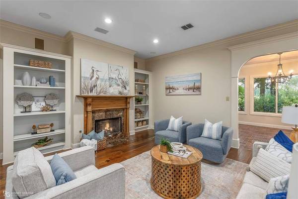 1078 Waters Edge Circle, Shreveport, LA 71106