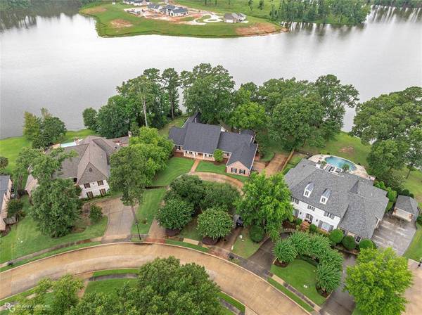 1078 Waters Edge Circle, Shreveport, LA 71106