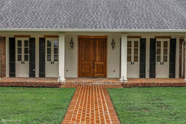 1078 Waters Edge Circle, Shreveport, LA 71106