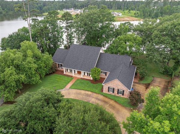 1078 Waters Edge Circle, Shreveport, LA 71106