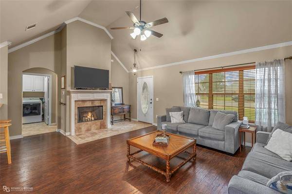 155 Lola Circle, Benton, LA 71006