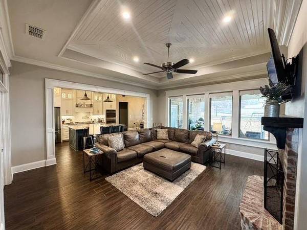 5107 Waters Edge Drive, Benton, LA 71006