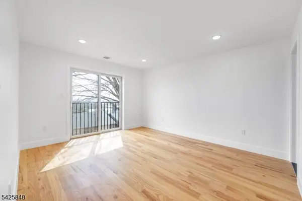 270 Lafayette Ave #2, Lyndhurst Twp., NJ 07071
