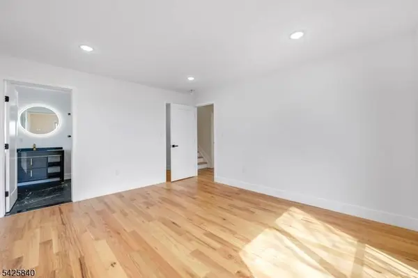 270 Lafayette Ave #2, Lyndhurst Twp., NJ 07071