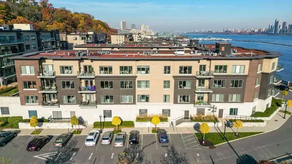 150 HENLEY PL #404, Weehawken, NJ 07086