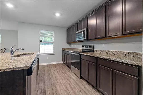 8552 LAKE GEORGE CIR W, Macclenny, FL 32063