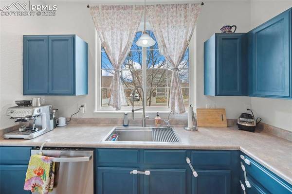 6095 San Mateo DR, Colorado Springs, CO 80911