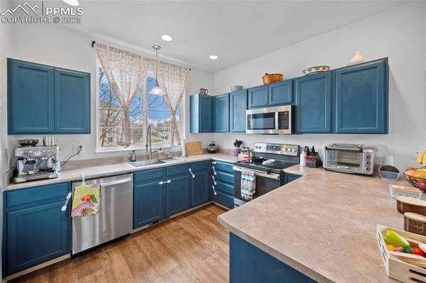 6095 San Mateo DR, Colorado Springs, CO 80911