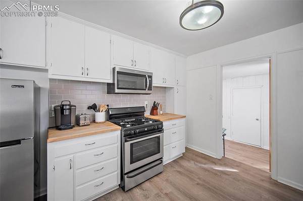 137 N 14th ST, Colorado Springs, CO 80904