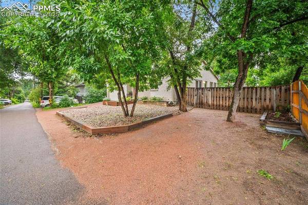 225 Laclede CT, Colorado Springs, CO 80905