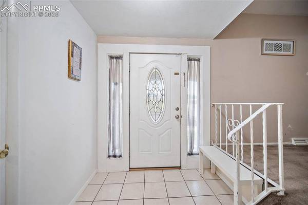 1426 De Reamer CIR, Colorado Springs, CO 80915