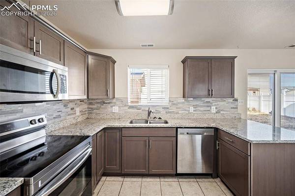 3003 Mirror CIR, Pueblo, CO 81004