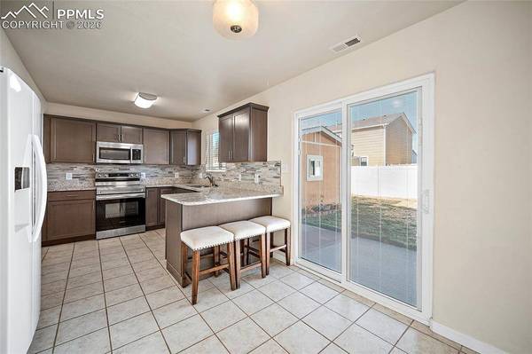 3003 Mirror CIR, Pueblo, CO 81004
