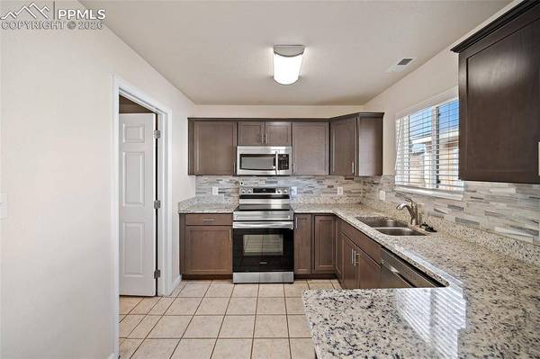 3003 Mirror CIR, Pueblo, CO 81004