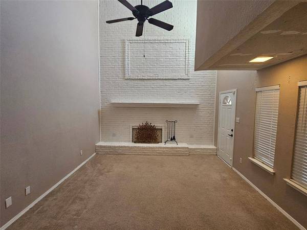 207 E Harwood Road #39, Euless, TX 76039