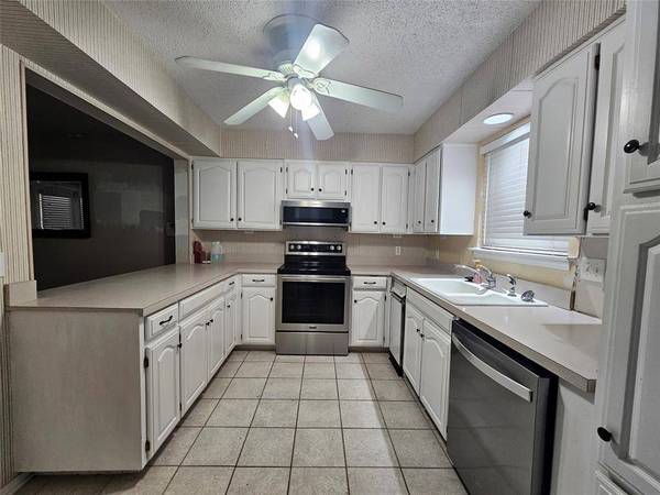 207 E Harwood Road #39, Euless, TX 76039