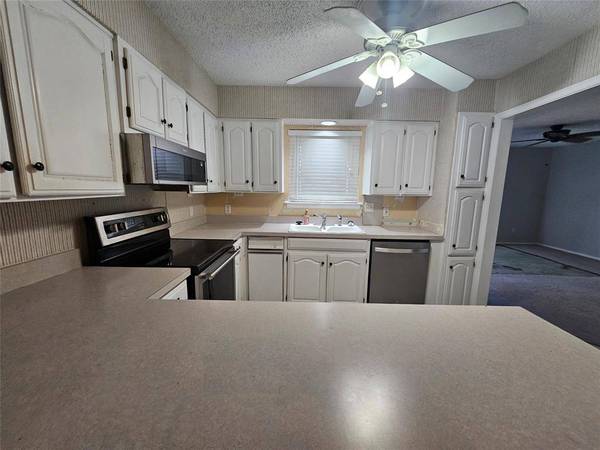 207 E Harwood Road #39, Euless, TX 76039