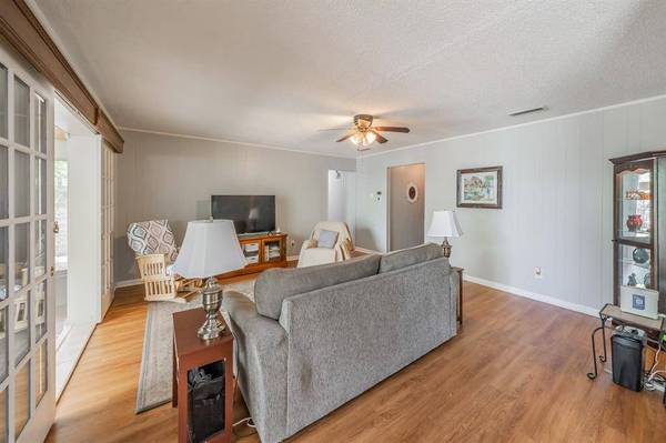 1030 SE 3rd Street, Grand Prairie, TX 75051