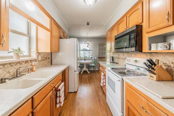 1030 SE 3rd Street, Grand Prairie, TX 75051