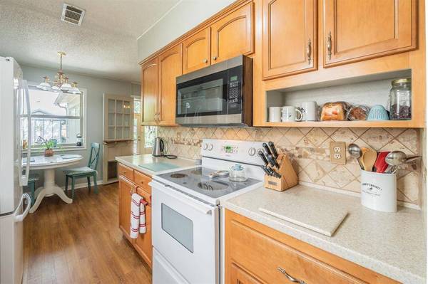 1030 SE 3rd Street, Grand Prairie, TX 75051