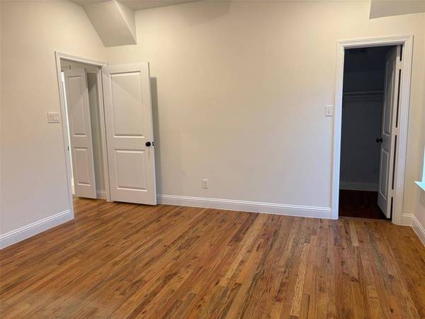 1314 Worthington Street, Grapevine, TX 76051