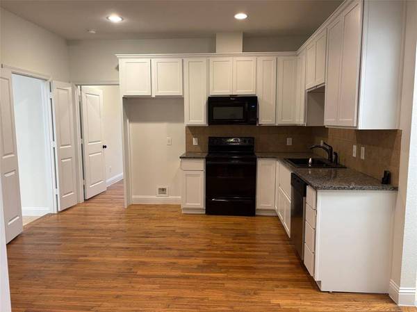 1314 Worthington Street, Grapevine, TX 76051