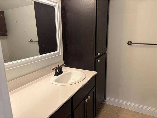 1314 Worthington Street, Grapevine, TX 76051