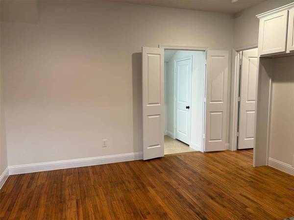 1314 Worthington Street, Grapevine, TX 76051