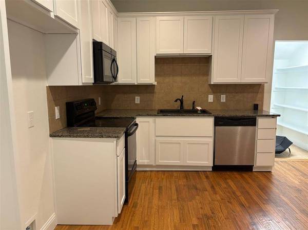 1314 Worthington Street, Grapevine, TX 76051