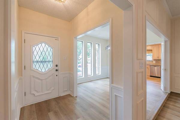 2305 Ridgewood, Bedford, TX 76021