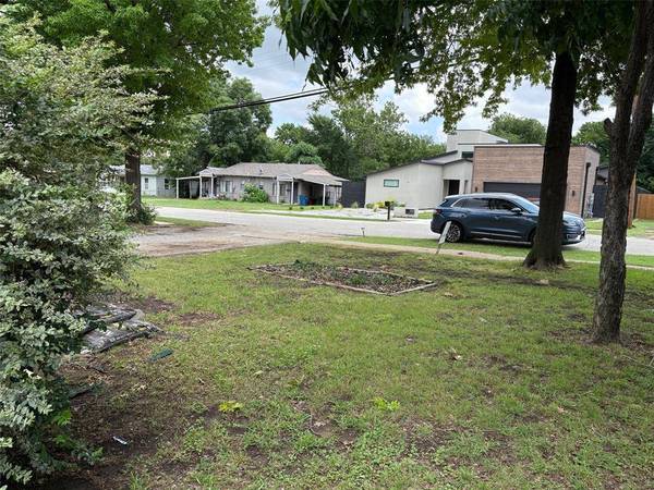 1120 S Pine Street, Grapevine, TX 75050