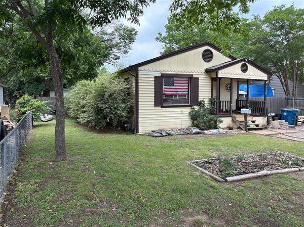 1120 S Pine Street, Grapevine, TX 75050