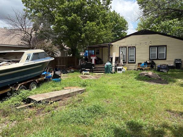 1120 S Pine Street, Grapevine, TX 75050