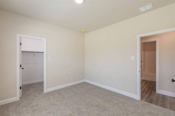 213 Navajo Trail, Alvarado, TX 76009