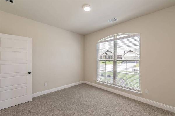 213 Navajo Trail, Alvarado, TX 76009