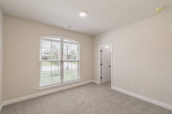 213 Navajo Trail, Alvarado, TX 76009