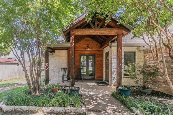 1306 Worthington Street, Grapevine, TX 76051