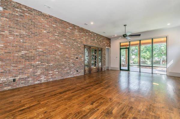 1306 Worthington Street, Grapevine, TX 76051