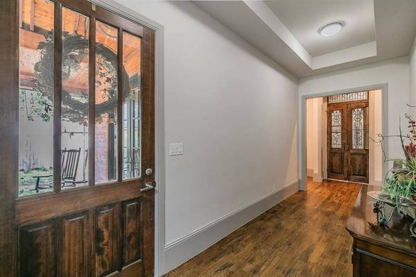 1306 Worthington Street, Grapevine, TX 76051