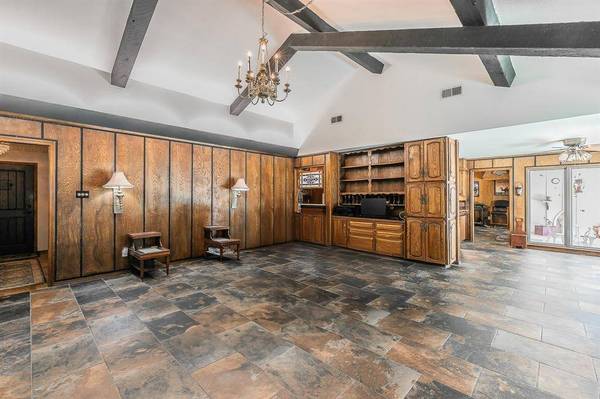 2406 Drawbridge Drive, Arlington, TX 76012