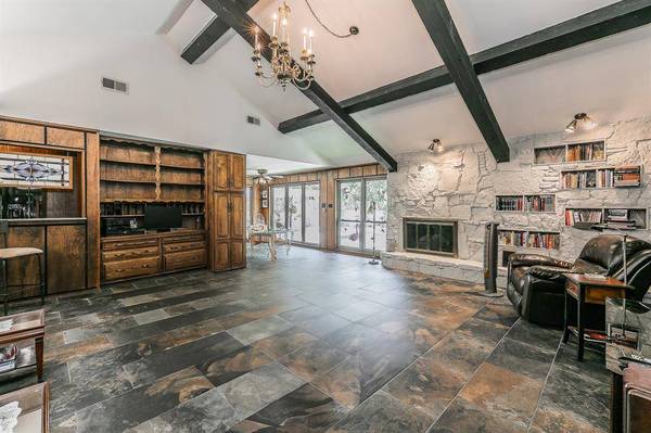 2406 Drawbridge Drive, Arlington, TX 76012