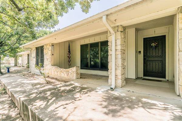 2406 Drawbridge Drive, Arlington, TX 76012