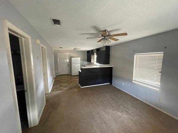 712 Narrow Street, Weatherford, TX 76086