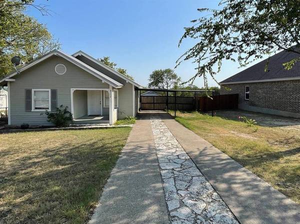 712 Narrow Street, Weatherford, TX 76086