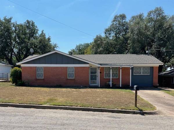 604 E 4th Street, Weatherford, TX 76086