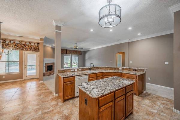 2709 Cobblestone Drive, Grapevine, TX 76051