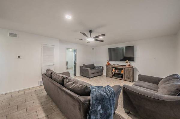 2906 5th Street, Mineral Wells, TX 76067