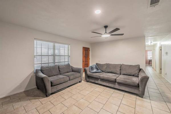 2906 5th Street, Mineral Wells, TX 76067