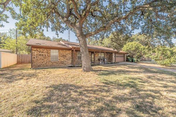 2906 5th Street, Mineral Wells, TX 76067