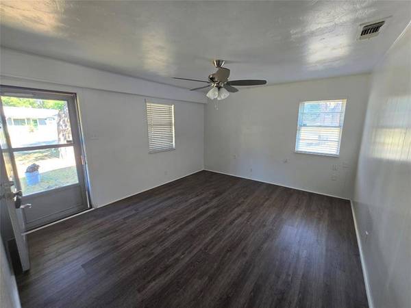 1806 Friar Tuck Drive, Arlington, TX 76013